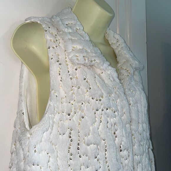 Betsey Johnson white faux fur vest with gold sequins - Picture 5 of 8